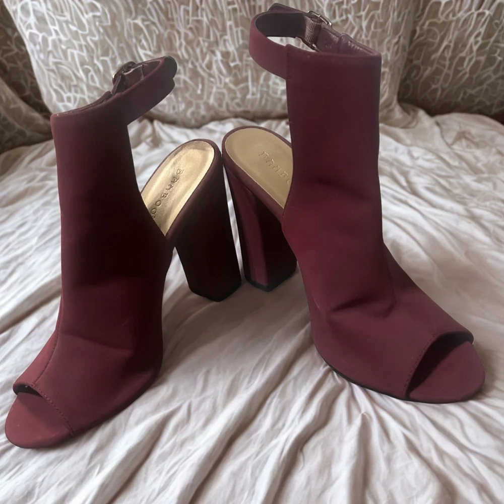 Bamboo Maroon Block Heel Sandals – Open Toe Ankle Strap – Size US 10/ EUR 40